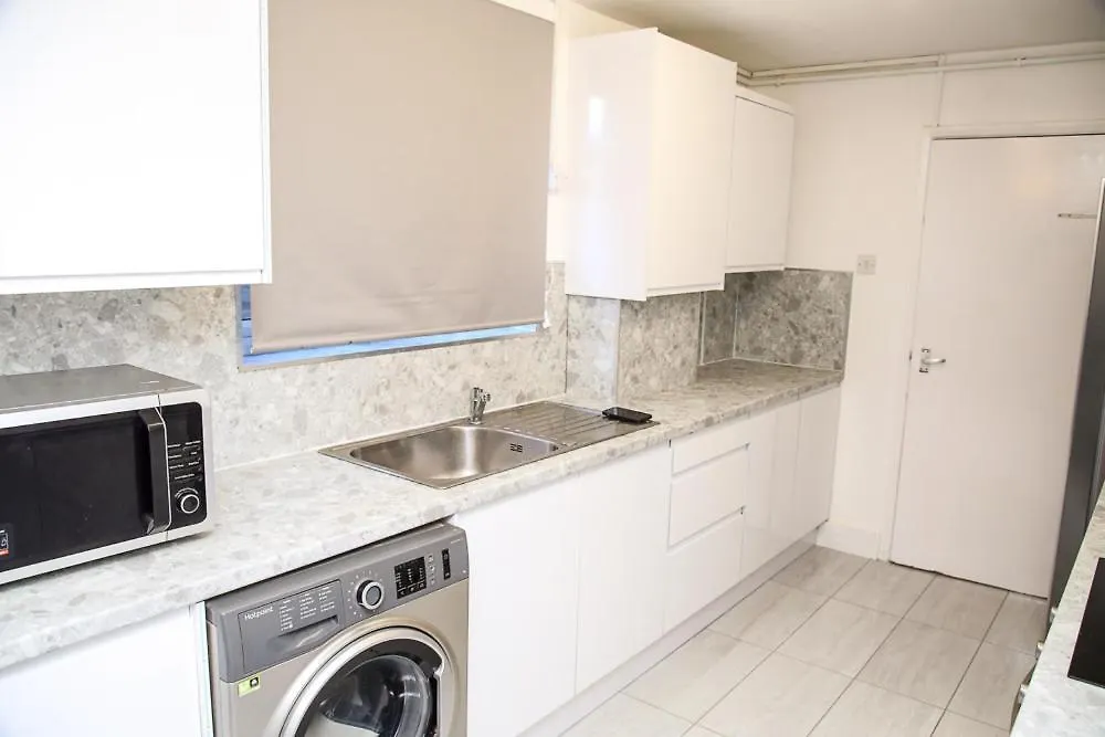 Apartment Newly Refurbished 3 Bedroom House Close To Central London United Kingdom