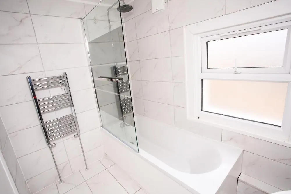 Newly Refurbished 3 Bedroom House Close To Central London United Kingdom