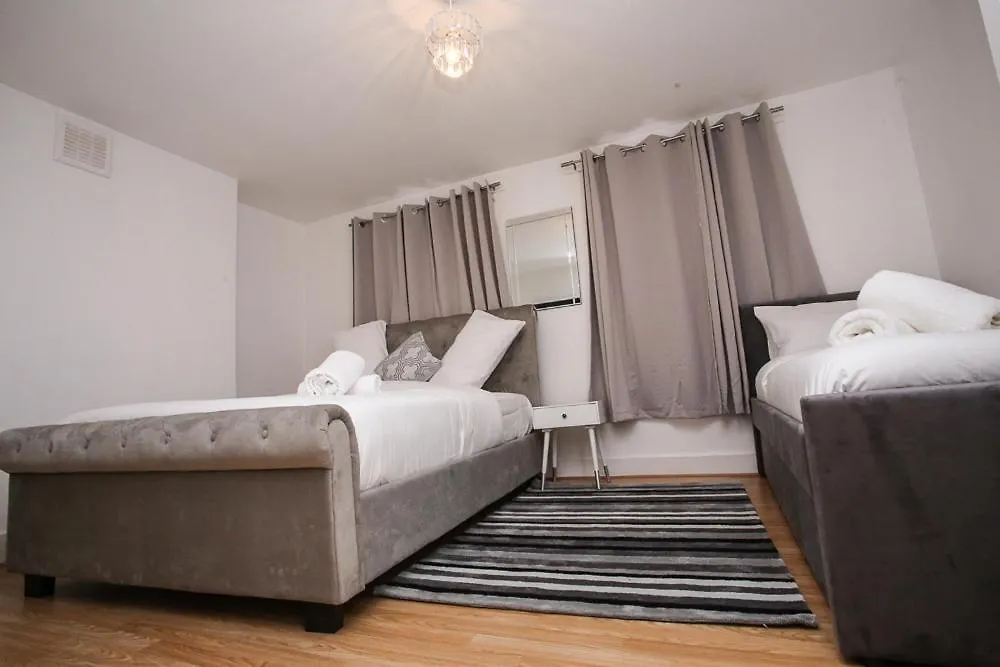 Apartment Newly Refurbished 3 Bedroom House Close To Central London