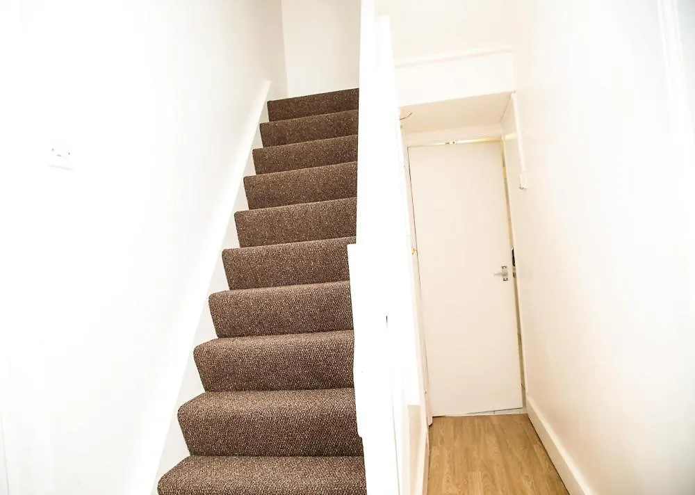 Newly Refurbished 3 Bedroom House Close To Central London 0*,  United Kingdom